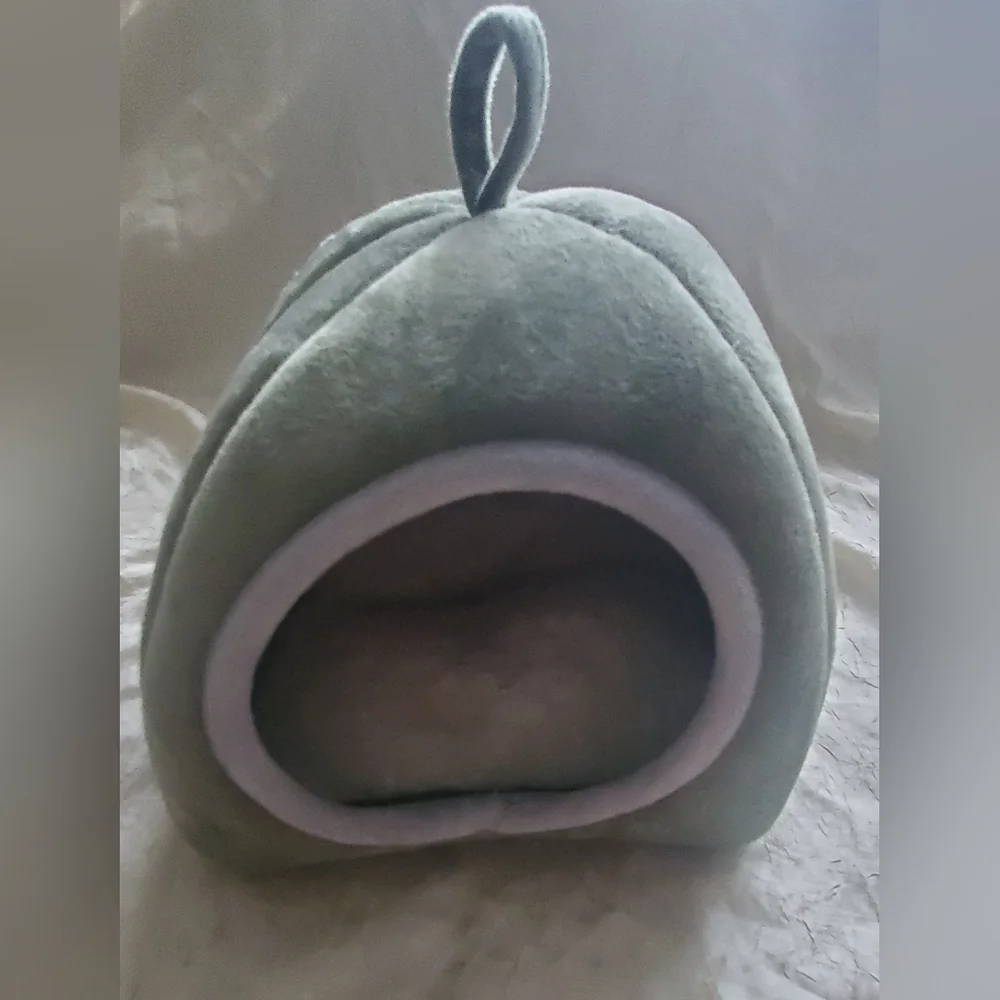 Plush small animal hideout